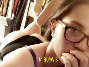 Mia_Lewis