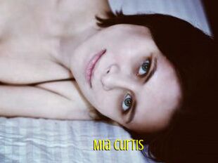 Mia_Curtis