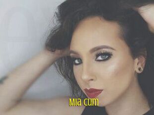Mia_cum