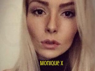 Monique_X