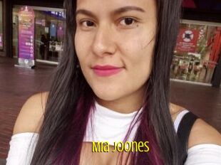 Mia_joones